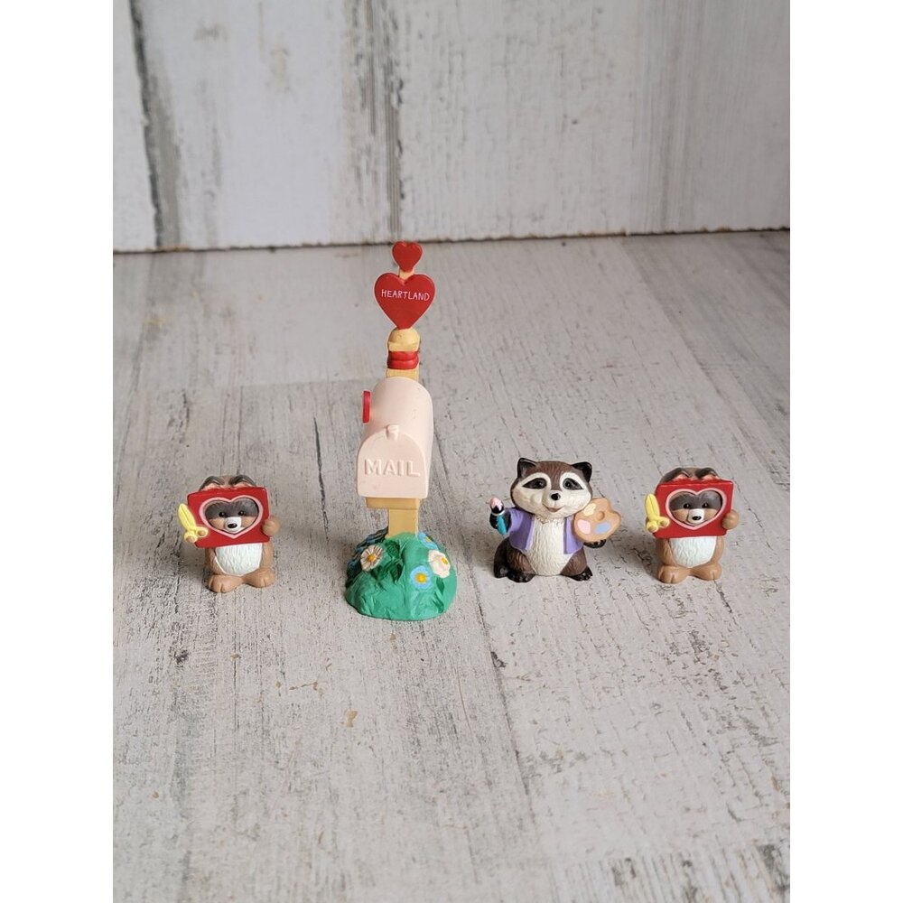 Hallmark merry Miniatures raccoon mailbox Valentine love set‎ figure